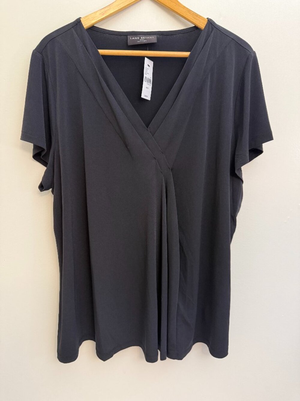 New! Lane Bryant Blouse Womens Plus 18/20 black short sleeves Swing Pleat-front